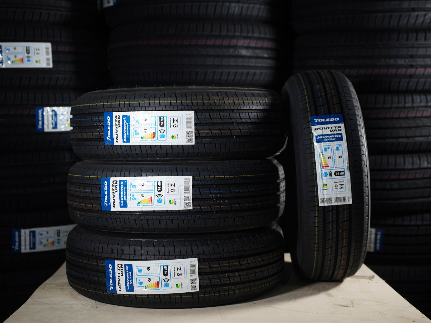 Kit 4 Pneus Rovitta Van 205/70R15C 106/104R – Novo